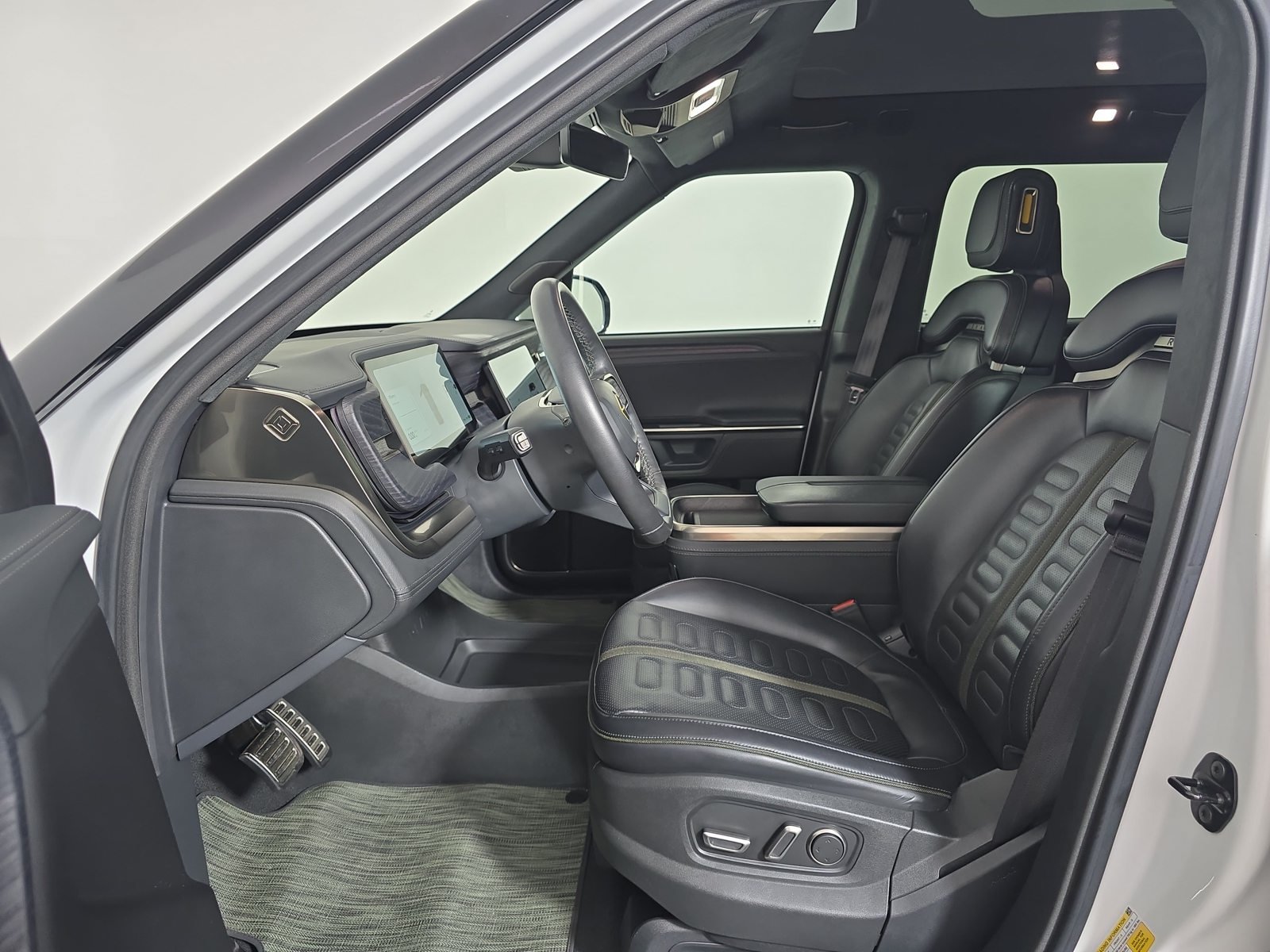 Used 2024 Rivian R1S Adventure Quad AWD/4WD image 20