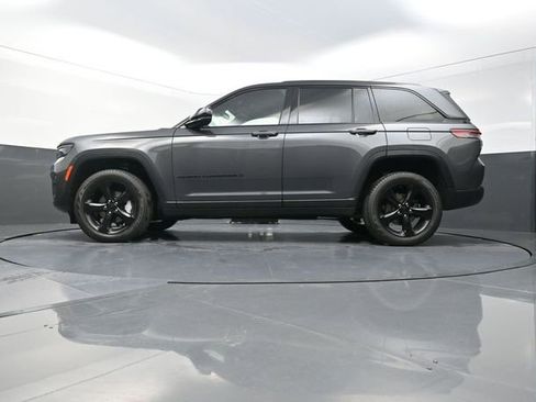 Used 2025 Jeep Grand Cherokee Limited w/ Black Appearance Package AWD/4WD image 35