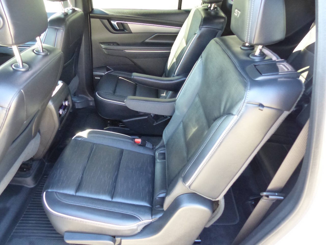 Used 2025 Buick Enclave Sport Touring AWD/4WD image 19