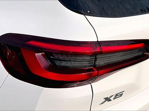 Used 2021 BMW X5 sDrive40i w/ Premium Package RWD image 29