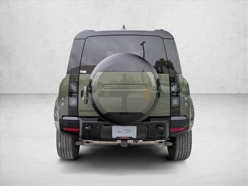 New 2026 Land Rover Defender 110 X-Dynamic SE image 8