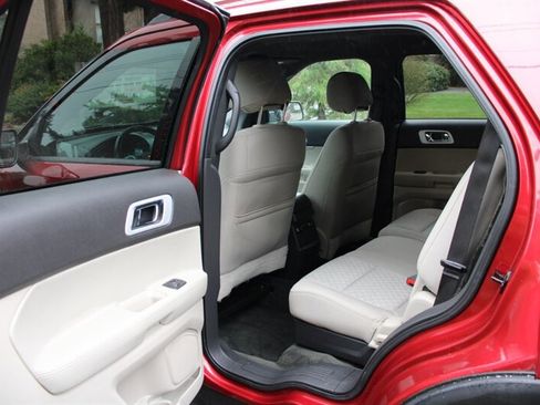 Used 2014 Ford Explorer XLT image 14