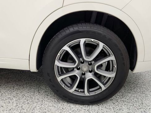 Used 2017 Maserati Levante image 9