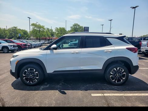 Certified 2022 Chevrolet TrailBlazer LT w/ Convenience Package AWD/4WD image 9