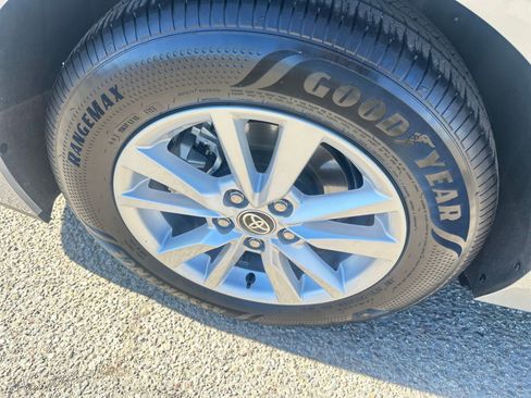 Used 2025 Toyota Camry LE image 30