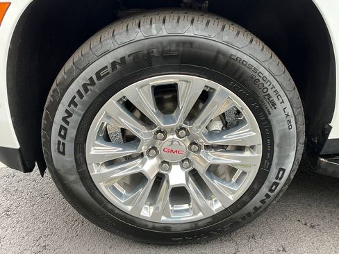 Used 2025 GMC Yukon XL Denali AWD/4WD image 24
