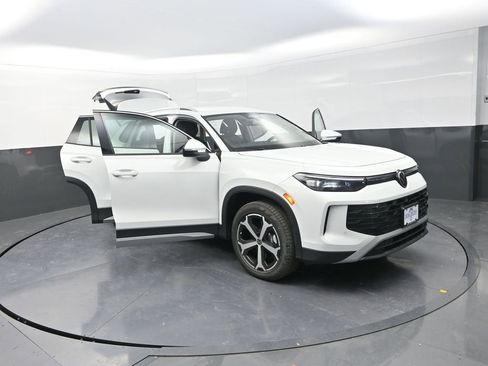 New 2026 Volkswagen Tiguan SE AWD/4WD image 28