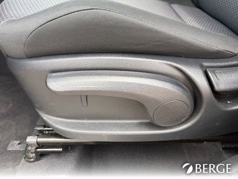 Used 2025 Kia Soul LX w/ LX Technology Package FWD image 22