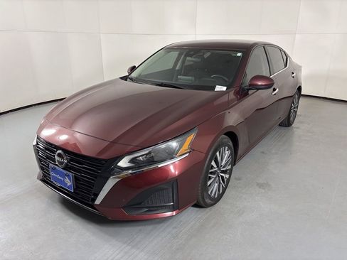 Used 2023 Nissan Altima 2.5 SV image 5