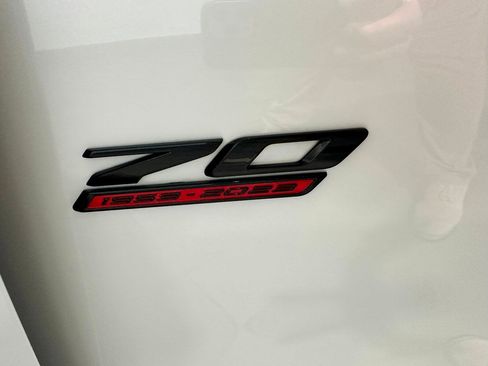Used 2023 Chevrolet Corvette Stingray Premium Conv w/ Z51 Performance Package RWD image 33