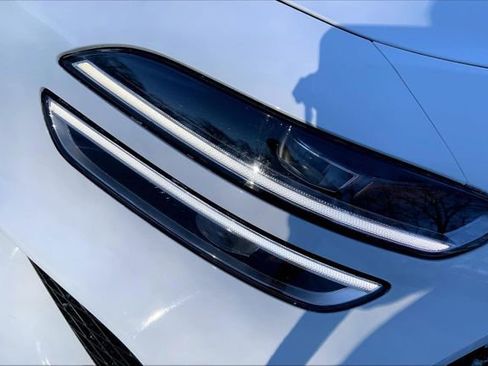 Used 2023 Genesis G70 2.0T image 7