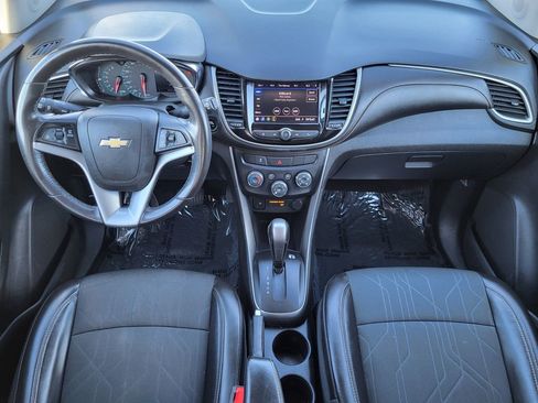 Used 2020 Chevrolet Trax LT w/ LT Convenience Package image 15