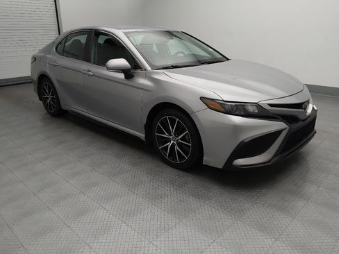 Used 2023 Toyota Camry SE FWD image 11