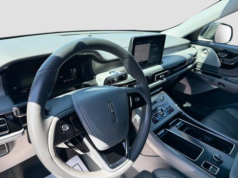 Certified 2020 Lincoln Aviator Reserve w/ Equipment Group 202A image 9