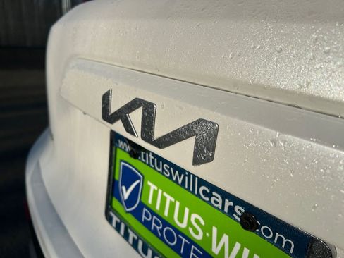 Used 2023 Kia Niro EX image 32