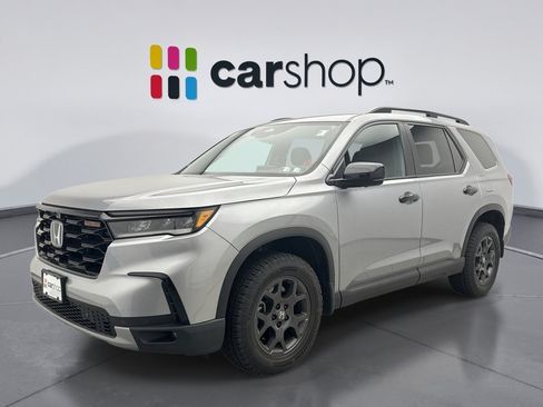 Used 2025 Honda Pilot TrailSport image 1