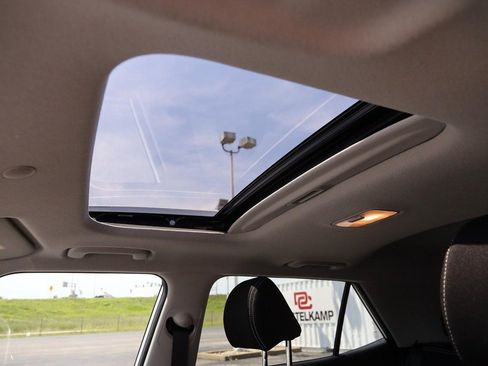 Used 2026 Hyundai Venue SEL FWD image 8