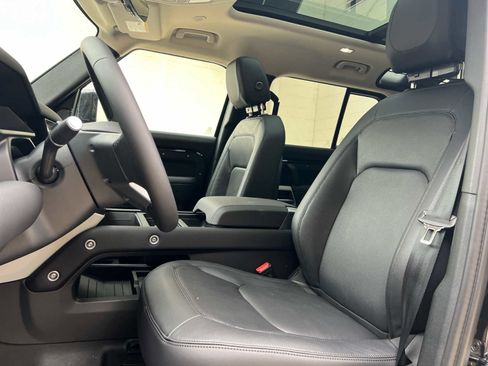 Used 2024 Land Rover Defender 110 S image 13