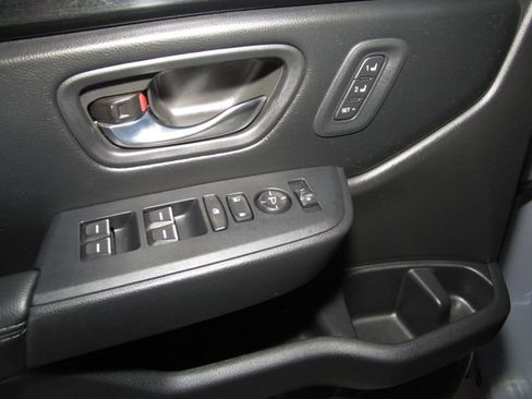 Certified 2025 Honda Pilot Touring image 11