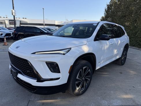 New 2026 Buick Enclave Sport Touring w/ Power Package image 7