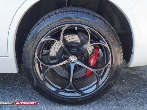Used 2019 Alfa Romeo Stelvio Quadrifoglio w/ Driver Assist Dynamic Package AWD/4WD image 12