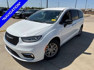 Used 2024 Chrysler Pacifica Touring-L FWD video 1