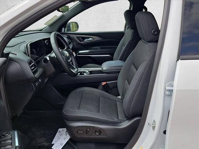New 2027 Chevrolet Traverse LT w/ Driver Confidence Package FWD image 4