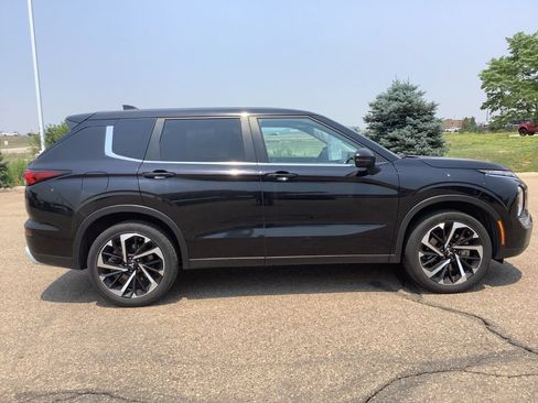 Used 2024 Mitsubishi Outlander SE AWD/4WD image 2