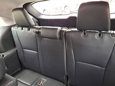 Used 2020 Toyota Highlander XLE AWD/4WD image 11