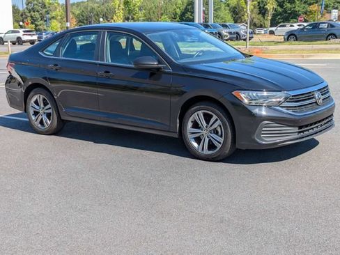 Certified 2024 Volkswagen Jetta SE FWD image 2