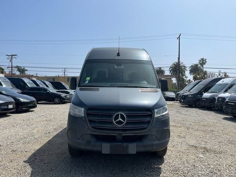 Used 2019 Mercedes-Benz Sprinter 144 image 2
