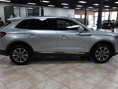 Used 2023 Lincoln Nautilus Reserve image 6