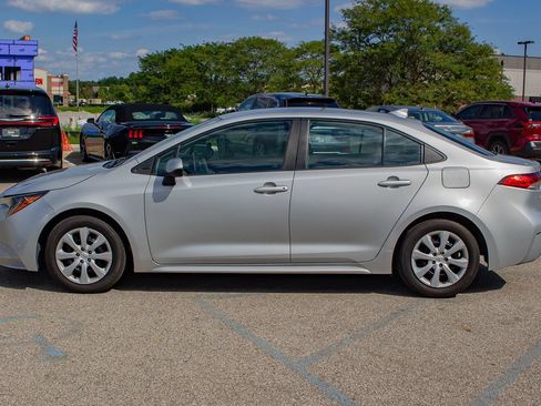 Used 2021 Toyota Corolla LE FWD image 5