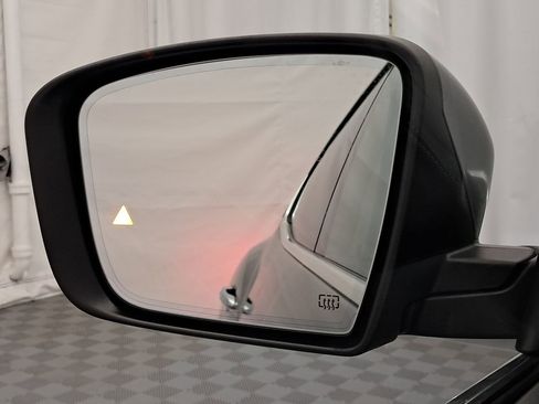 Used 2017 Maserati Levante Q4 AWD Premium image 11