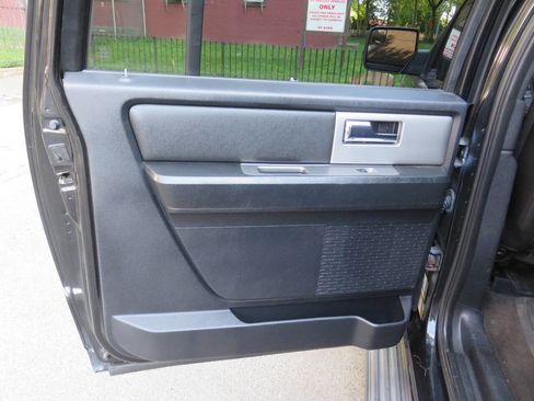 Used 2015 Ford Expedition EL XLT image 27