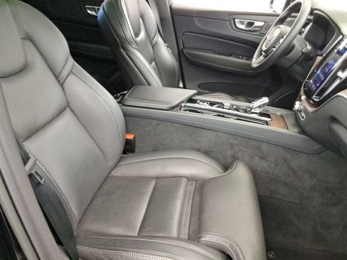 Used 2023 Volvo XC60 B5 Ultimate image 16