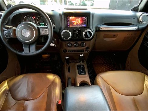 Used 2014 Jeep Wrangler Unlimited Sahara w/ Mopar Chrome Edition Group image 14