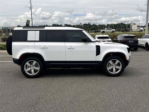 New 2025 Land Rover Defender 110 S image 7