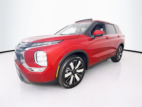 New 2025 Mitsubishi Outlander SE image 3