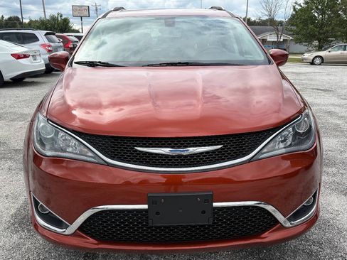 Used 2018 Chrysler Pacifica Touring-L FWD image 6