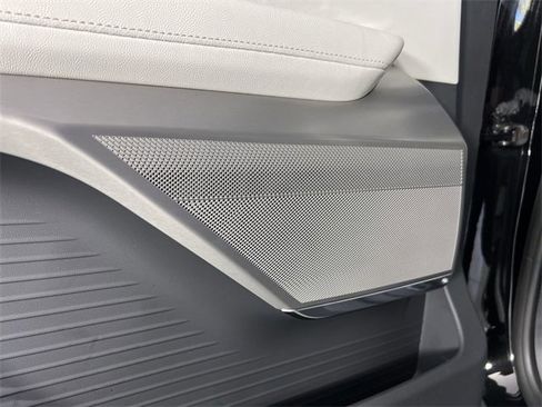 Used 2026 Cadillac Vistiq Sport image 25