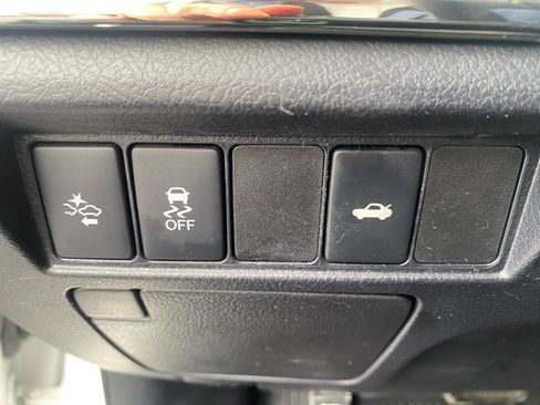 Used 2018 Toyota Avalon XLE w/ All Weather Liner Package image 12