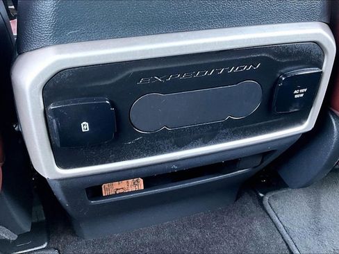 Used 2022 Ford Expedition Limited image 34