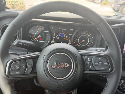 New 2026 Jeep Gladiator Rubicon w/ Steel Power Dome Hood Package AWD/4WD image 18