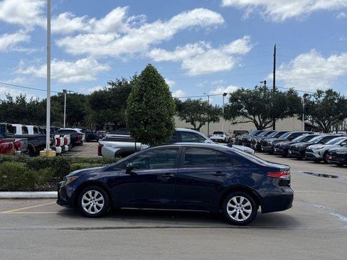 Certified 2025 Toyota Corolla LE FWD image 4