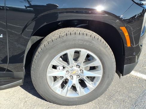 New 2026 Chevrolet Suburban Premier image 6