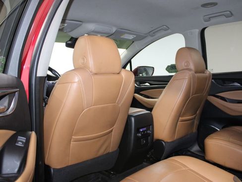 Used 2019 Buick Enclave Essence w/ LPO, Luxury Package image 25