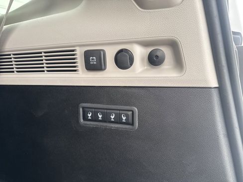 Used 2023 Jeep Wagoneer Series III w/ Premium Group I image 16