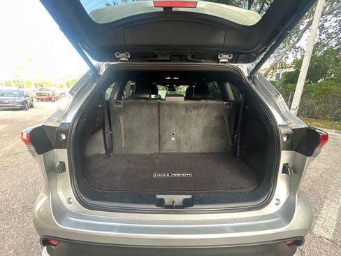 Used 2022 Toyota Highlander XSE image 32