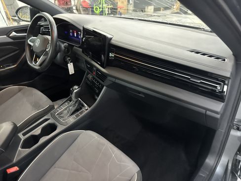Used 2025 Volkswagen Jetta Sport image 34